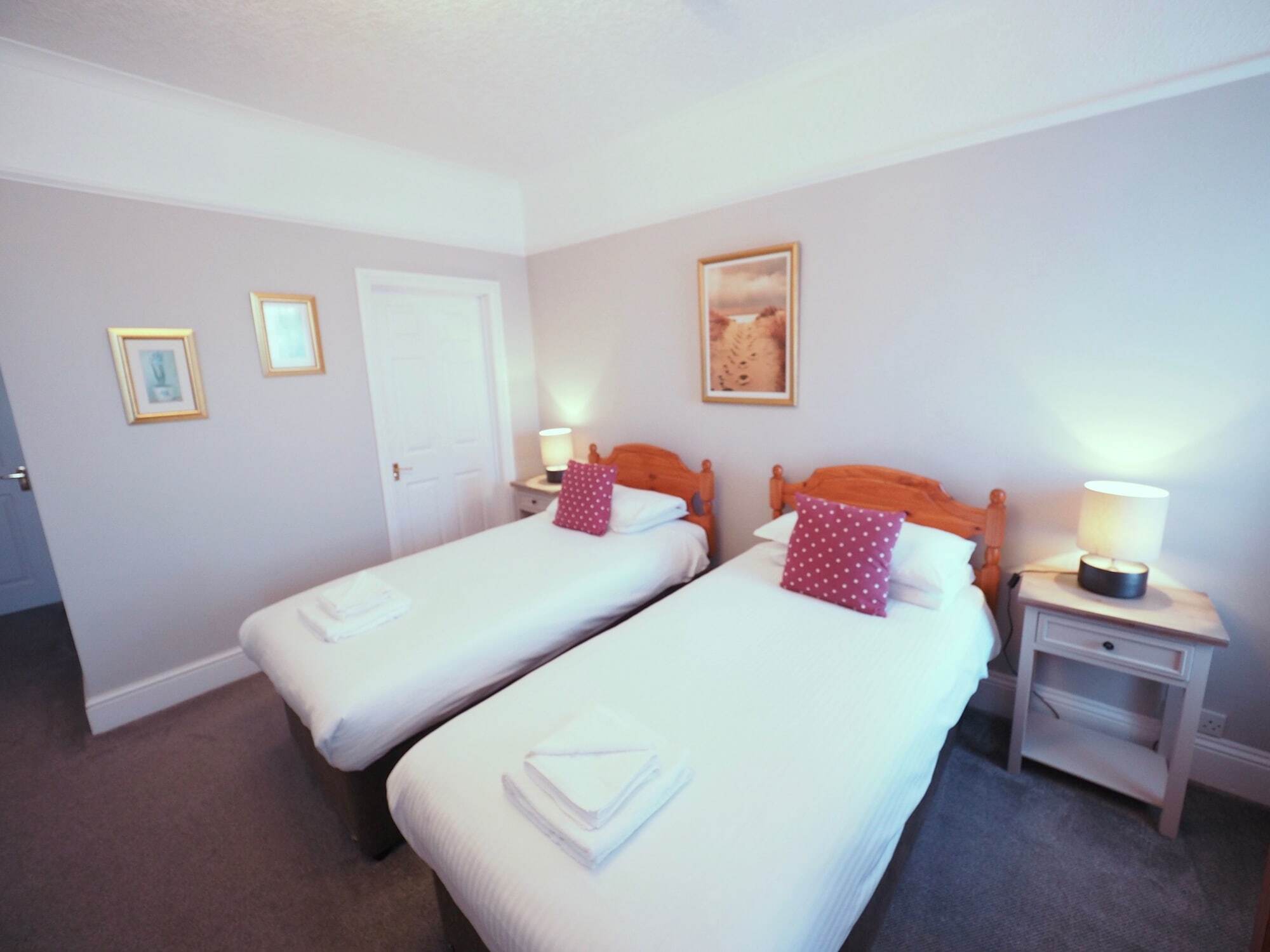 Atlantic House Hotel บู๊ด ภายนอก รูปภาพ
